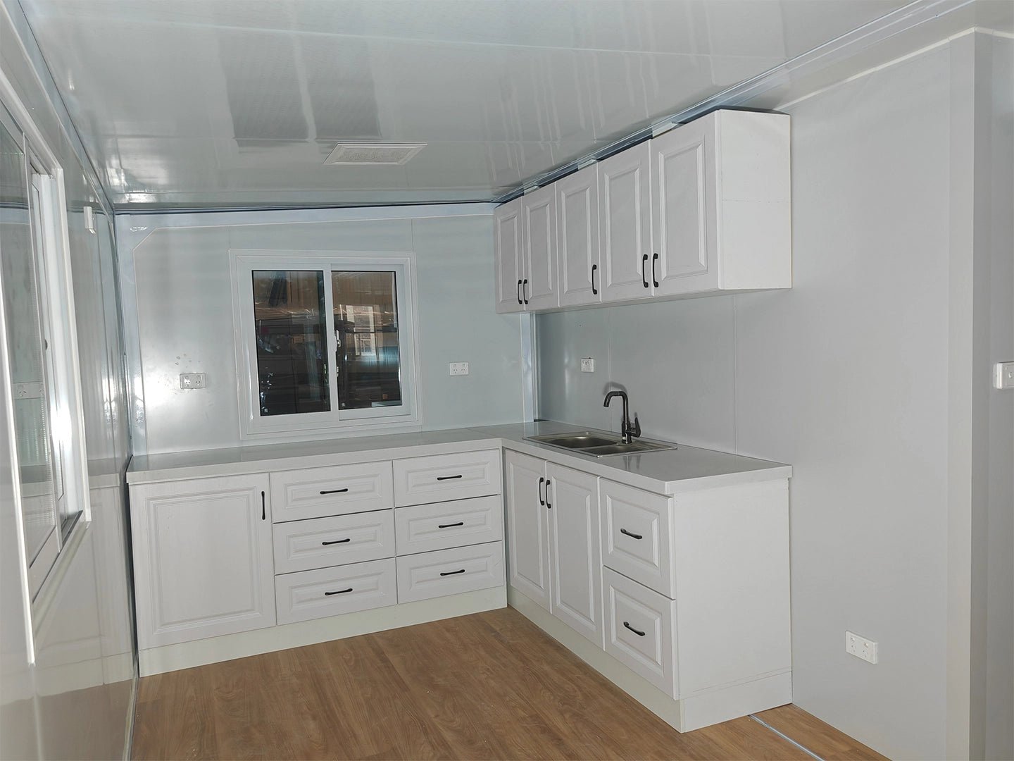 30ft expandable container house 1 - 4 bedrooms 1 - 2bathroom for granny flat ADU - Efumily International