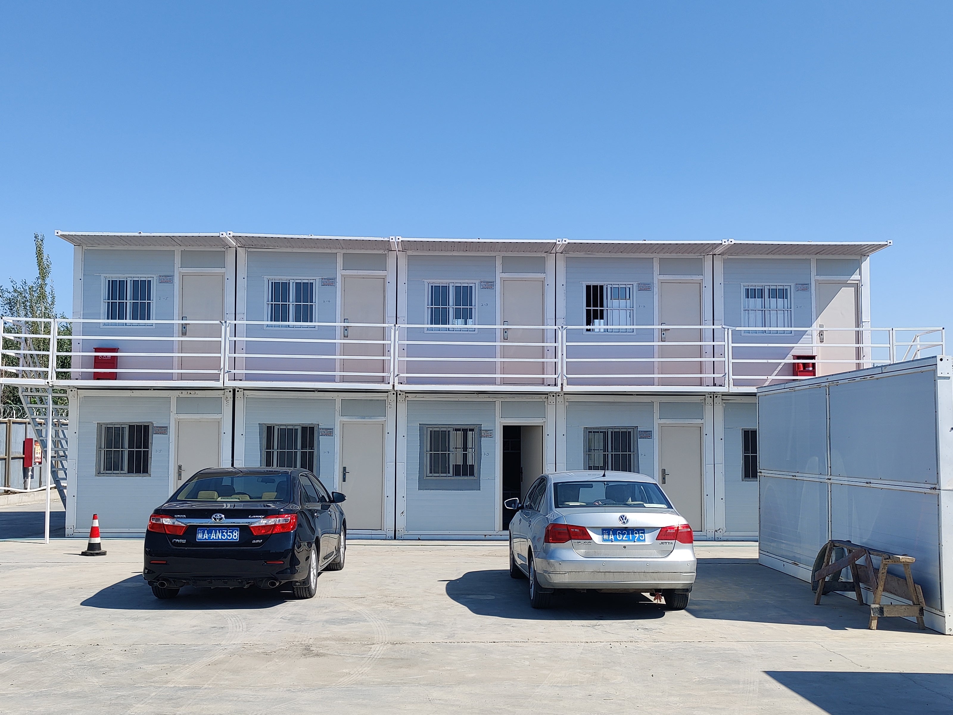 Foldable modular home for worker camp